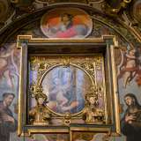 Impreziosisce il manufatto la tela cinquecentesca della Madonna della Purit�